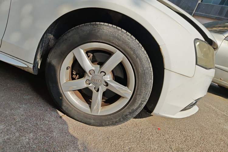 Used Audi A4L 2013 30 TFSI Automatic Comfort Model Right Front Wheel Hub