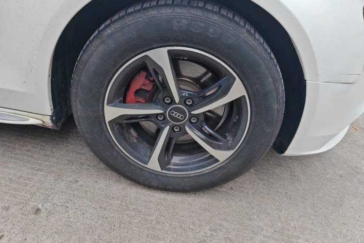 Used Audi A4L 2013 35 TFSI Automatic Standard Model Right Front Wheel Hub