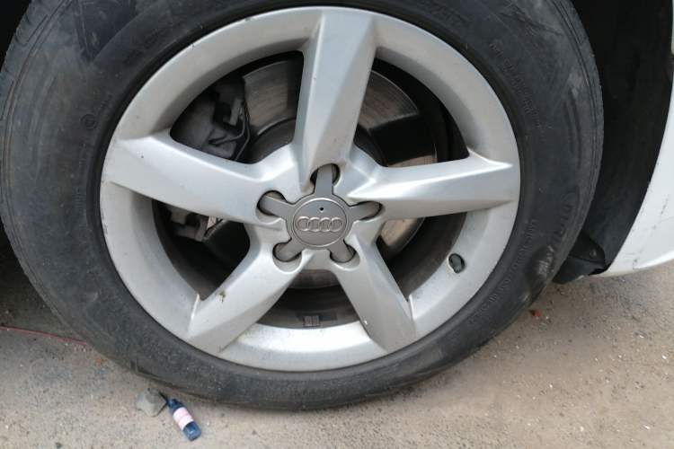 Used Audi A4L 2013 35 TFSI Automatic Comfort Model Right Front Wheel Hub