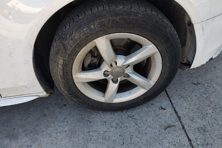 Used Audi A4L 2013 35 TFSI Automatic Standard Model Right Front Wheel Hub