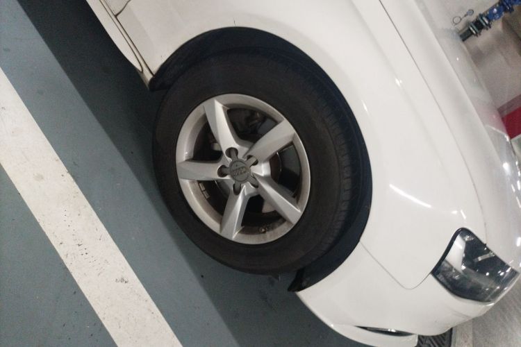 Used Audi A4L 2013 30 TFSI Automatic Comfort Model Right Front Wheel Hub