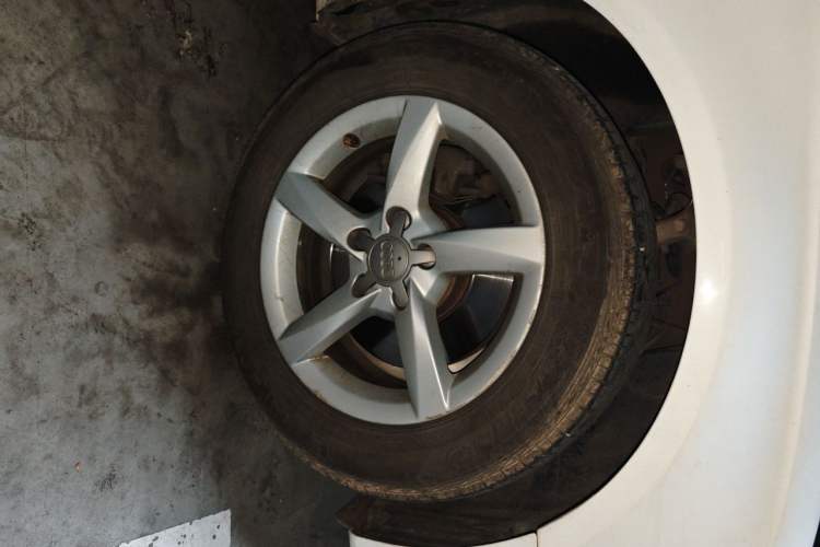 Used Audi A4L 2013 30 TFSI Automatic Comfort Model Right Front Wheel Hub