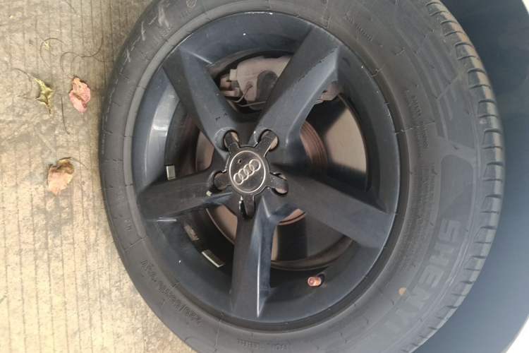Used Audi A4L 2013 35 TFSI Automatic Standard Model Right Front Wheel Hub