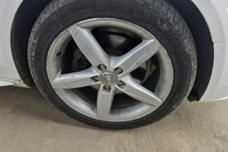 Used Audi A4L 2013 35 TFSI Automatic Standard Model Right Front Wheel Hub
