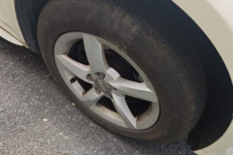 Used Audi A4L 2013 35 TFSI Automatic Standard Model Right Front Wheel Hub