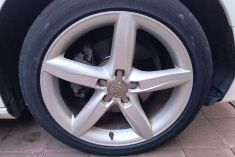Used Audi A4L 2013 35 TFSI Automatic Comfort Model Right Front Wheel Hub