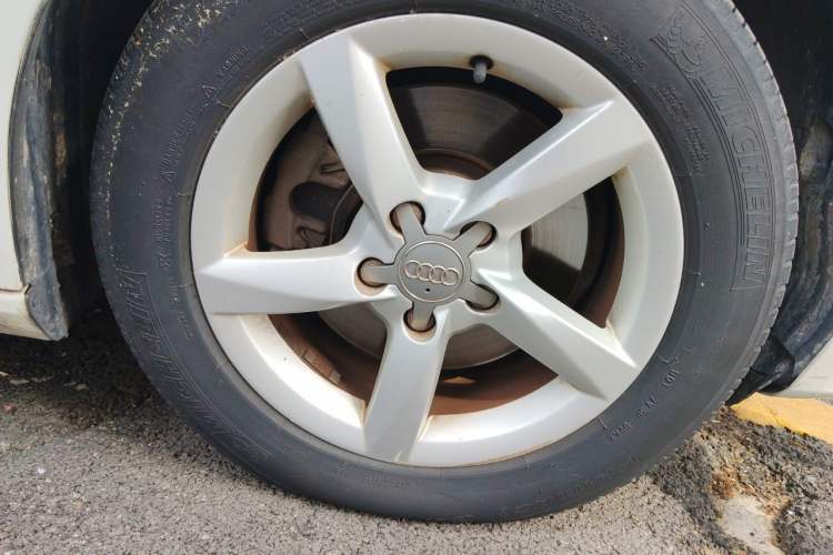 Used Audi A4L 2013 35 TFSI Automatic Standard Model Right Front Wheel Hub