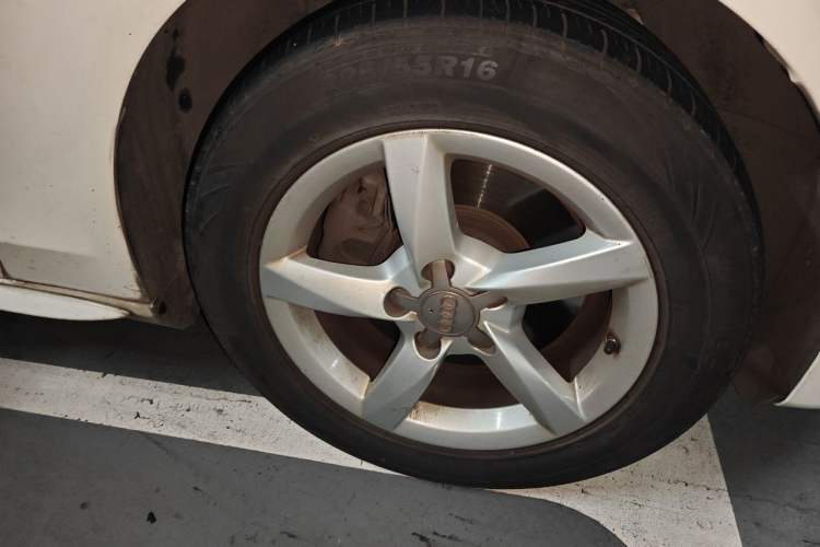 Used Audi A4L 2013 35 TFSI Automatic Standard Model Right Front Wheel Hub