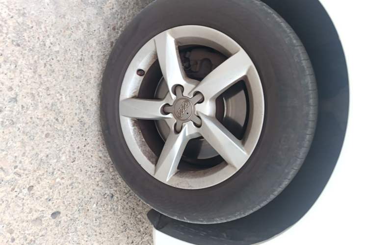 Used Audi A4L 2013 35 TFSI Automatic Comfort Model Right Front Wheel Hub