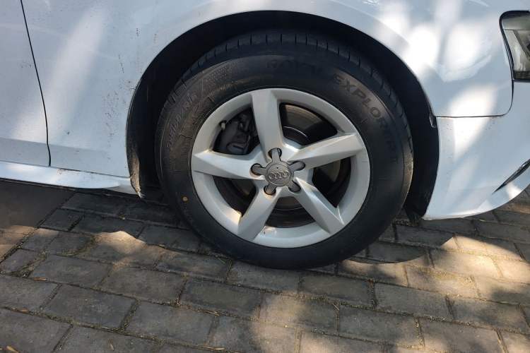 Used Audi A4L 2013 35 TFSI Automatic Standard Model Right Front Wheel Hub