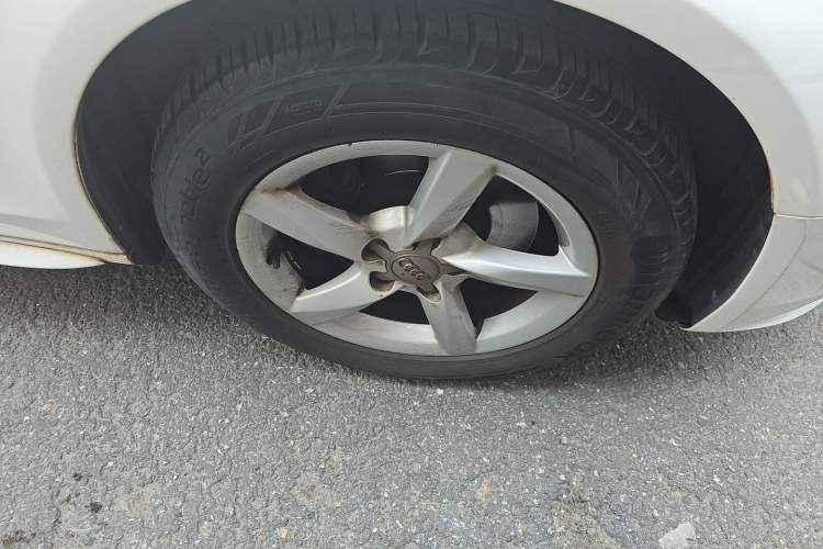Used Audi A4L 2013 35 TFSI Automatic Standard Model Right Front Wheel Hub