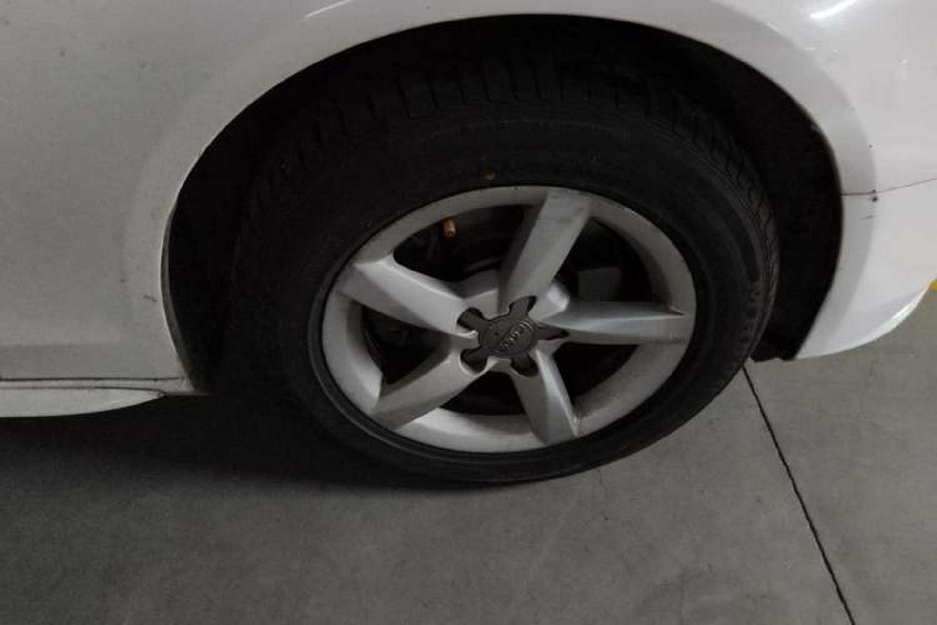 Used Audi A4L 2013 35 TFSI Automatic Comfort Model Right Front Wheel Hub