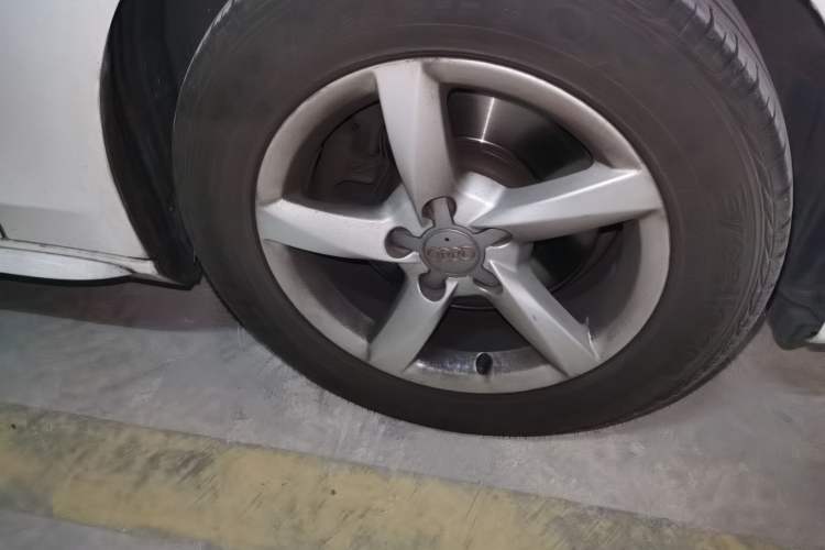 Used Audi A4L 2013 35 TFSI Automatic Standard Model Right Front Wheel Hub