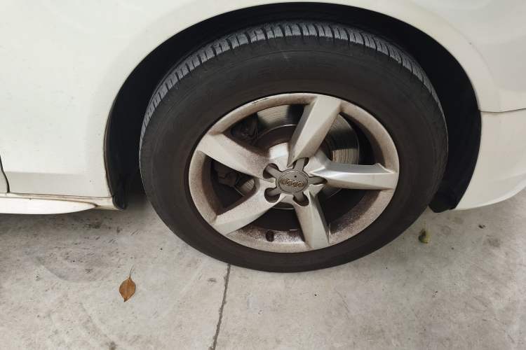 Used Audi A4L 2013 35 TFSI Automatic Standard Model Right Front Wheel Hub