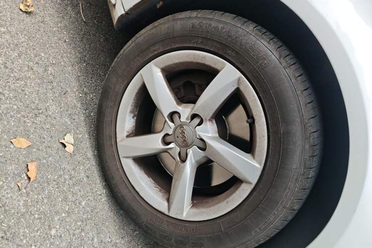 Used Audi A4L 2013 35 TFSI Automatic Standard Model Right Front Wheel Hub