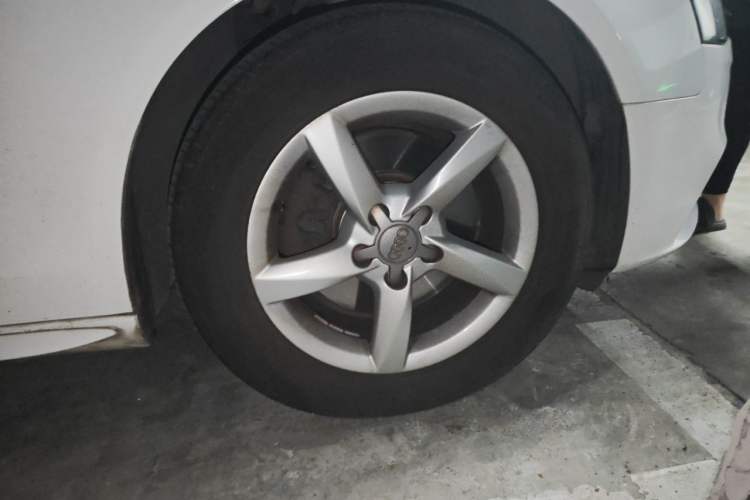 Used Audi A4L 2013 35 TFSI Automatic Comfort Model Right Front Wheel Hub