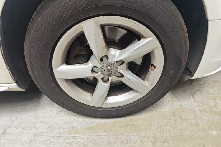 Used Audi A4L 2013 35 TFSI Automatic Comfort Model Right Front Wheel Hub