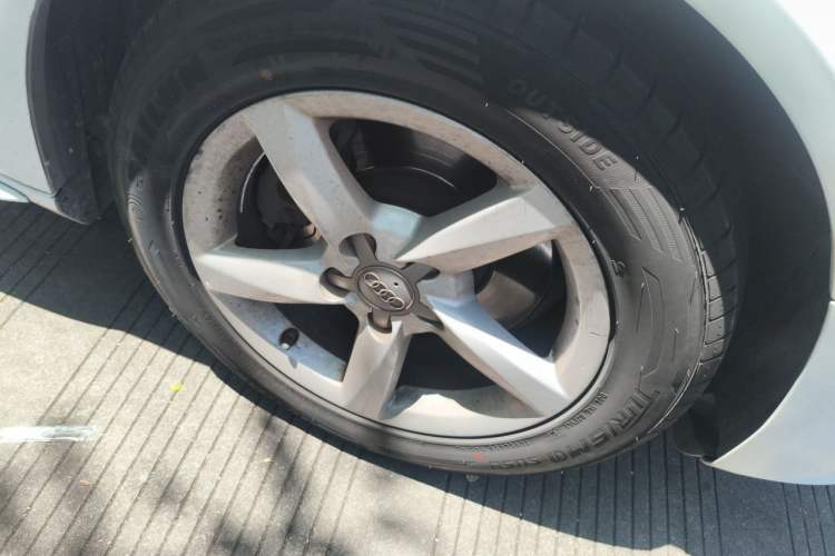 Used Audi A4L 2013 35 TFSI Automatic Standard Model Right Front Wheel Hub