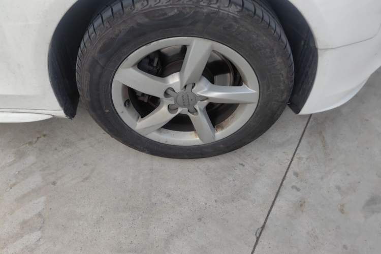 Used Audi A4L 2013 35 TFSI Automatic Comfort Model Right Front Wheel Hub