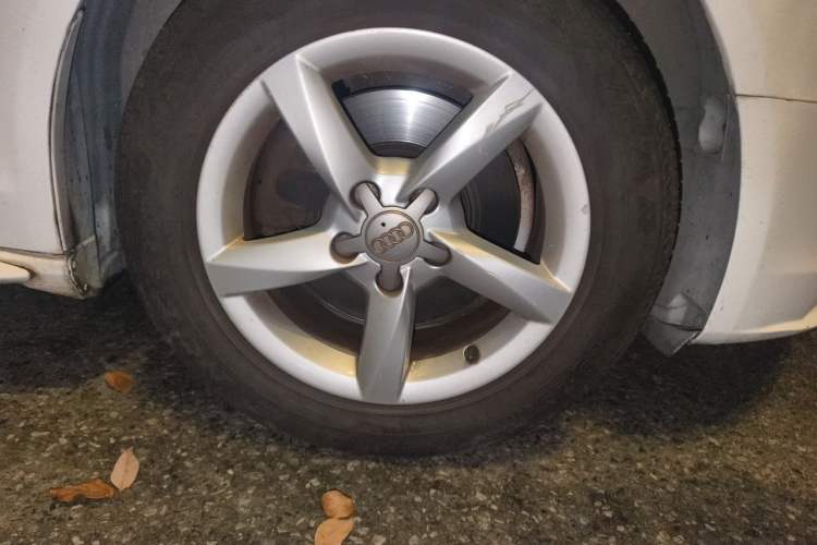 Used Audi A4L 2013 35 TFSI Automatic Standard Model Right Front Wheel Hub