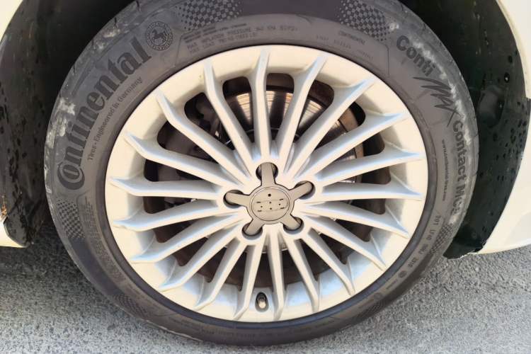 Used Audi A4L 2013 35 TFSI Automatic Technology Edition Right Front Wheel Hub
