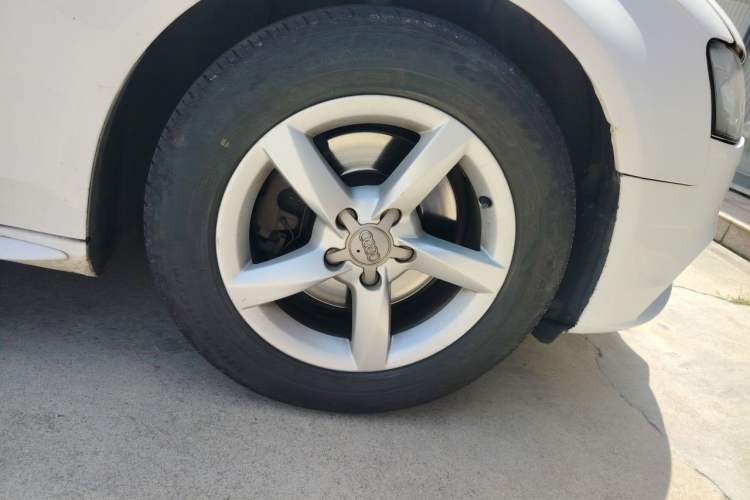 Used Audi A4L 2013 35 TFSI Automatic Standard Model Right Front Wheel Hub