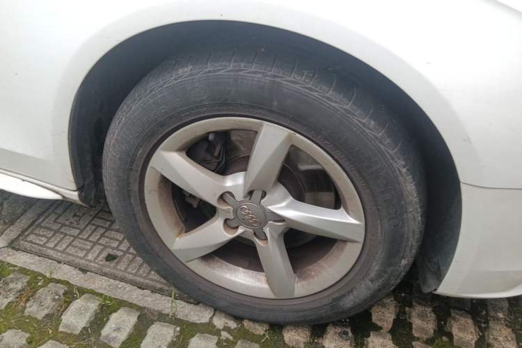 Used Audi A4L 2013 35 TFSI Automatic Standard Model Right Front Wheel Hub
