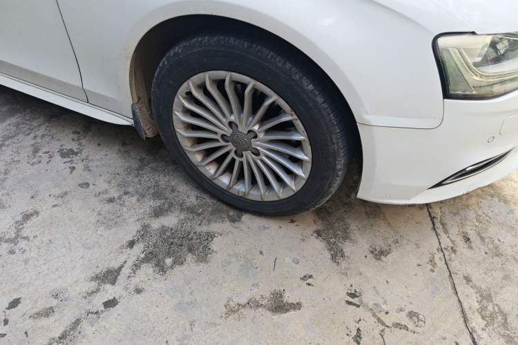 Used Audi A4L 2013 35 TFSI Automatic Technology Edition Right Front Wheel Hub