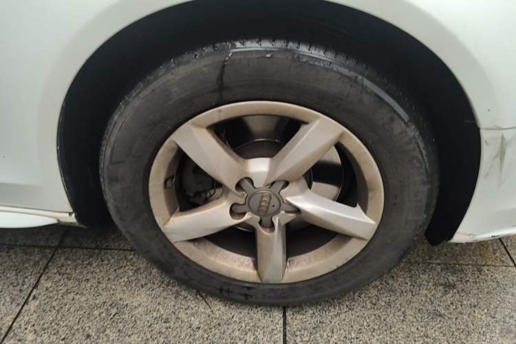 Used Audi A4L 2013 35 TFSI Automatic Standard Model Right Front Wheel Hub
