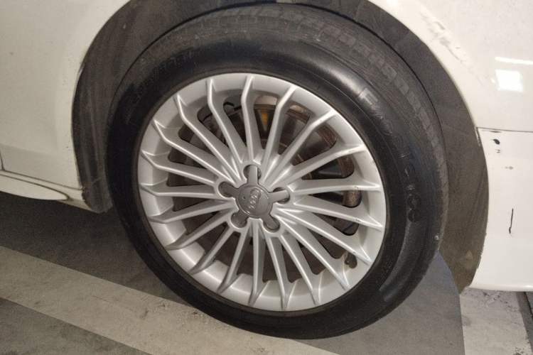 Used Audi A4L 2013 35 TFSI Automatic Technology Edition Right Front Wheel Hub
