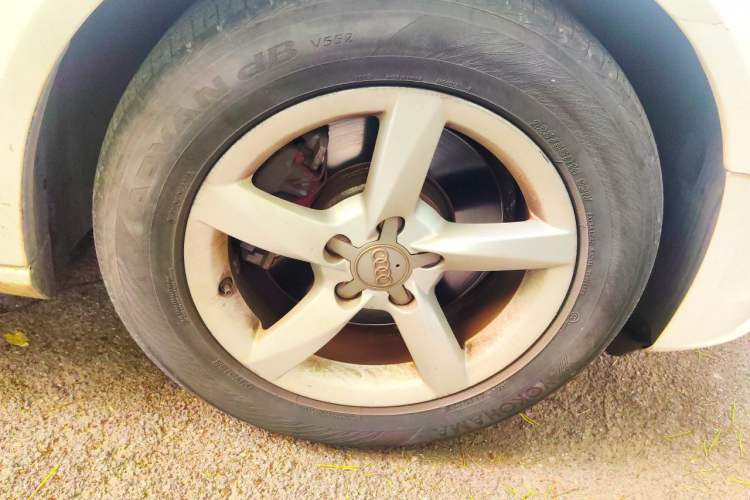 Used Audi A4L 2013 35 TFSI Automatic Standard Model Right Front Wheel Hub