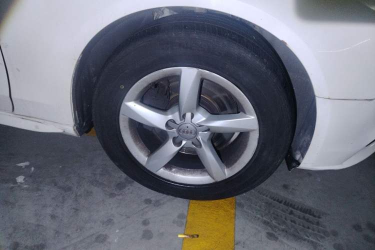 Used Audi A4L 2013 35 TFSI Automatic Standard Model Right Front Wheel Hub