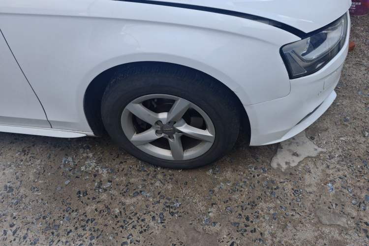 Used Audi A4L 2013 35 TFSI Automatic Standard Model Right Front Wheel Hub
