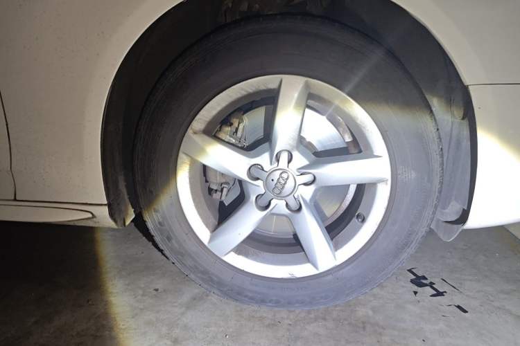 Used Audi A4L 2013 35 TFSI Automatic Standard Model Right Front Wheel Hub