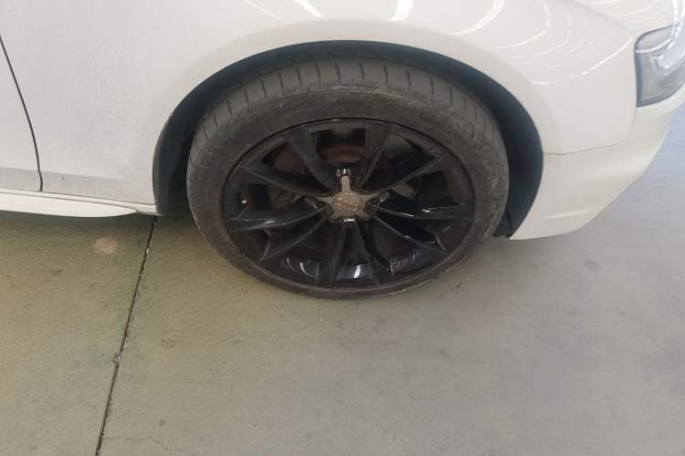 Used Audi A4L 2013 40 TFSI quattro Individual Sport Edition Right Front Wheel Hub