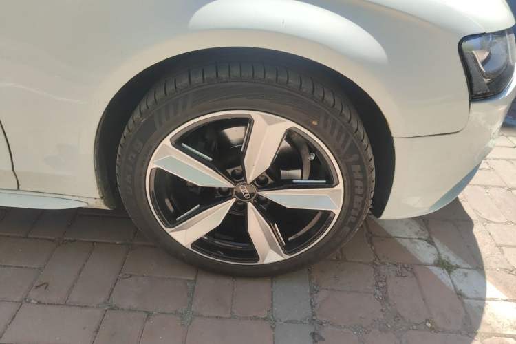 Used Audi A4L 2013 35 TFSI Automatic Standard Model Right Front Wheel Hub
