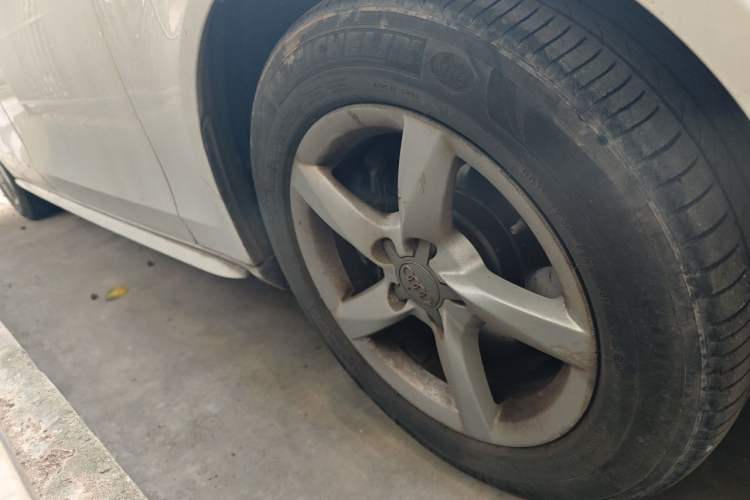 Used Audi A4L 2013 35 TFSI Automatic Comfort Model Right Front Wheel Hub