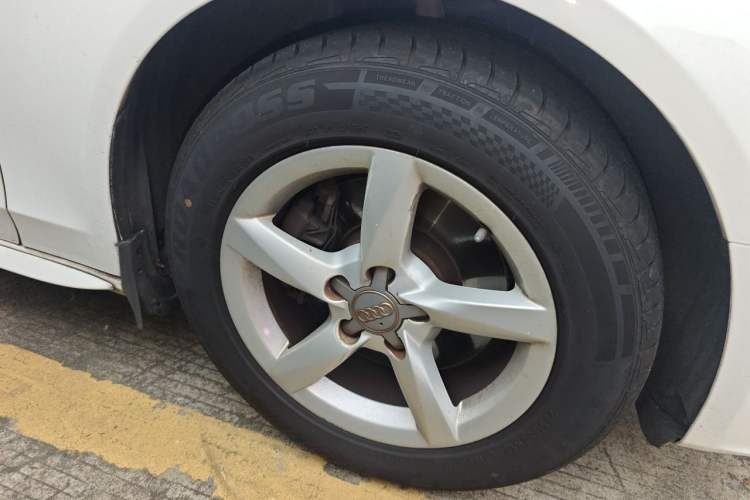 Used Audi A4L 2013 35 TFSI Automatic Comfort Model Right Front Wheel Hub
