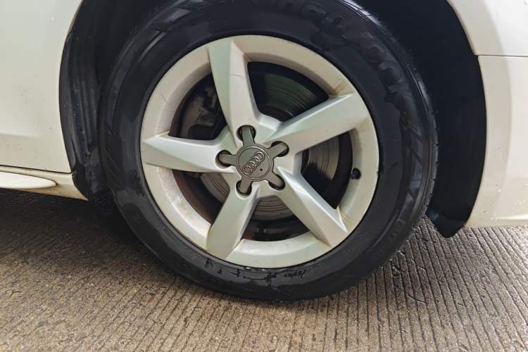 Used Audi A4L 2013 35 TFSI Automatic Standard Model Right Front Wheel Hub
