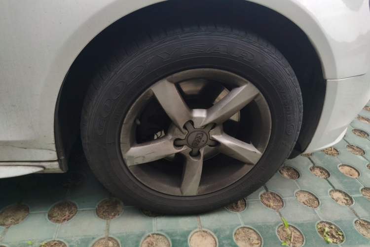 Used Audi A4L 2013 35 TFSI Automatic Standard Model Right Front Wheel Hub