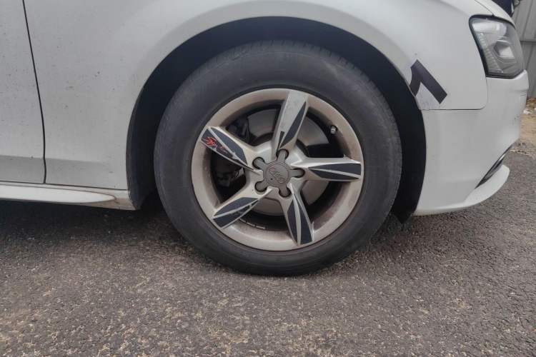 Used Audi A4L 2013 35 TFSI Automatic Standard Model Right Front Wheel Hub