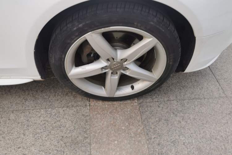 Used Audi A4L 2013 35 TFSI Automatic Comfort Model Right Front Wheel Hub