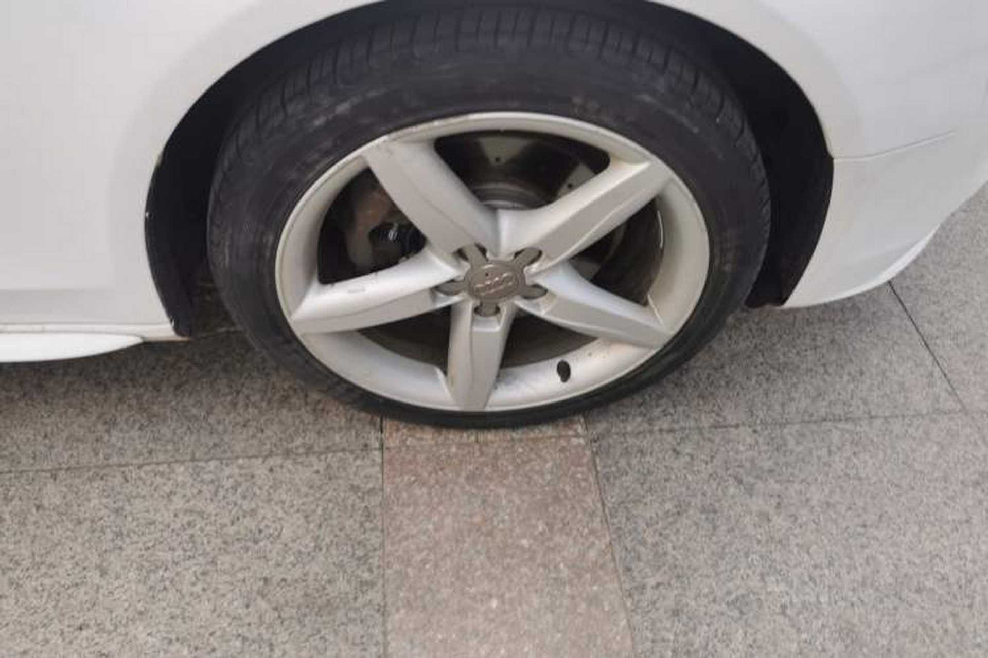 Used Audi A4L 2013 35 TFSI Automatic Comfort Model Right Front Wheel Hub