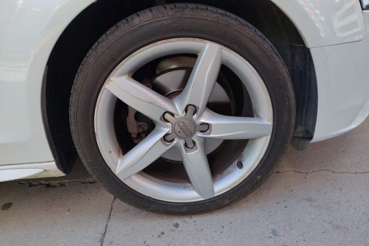 Used Audi A4L 2013 35 TFSI Automatic Standard Model Right Front Wheel Hub