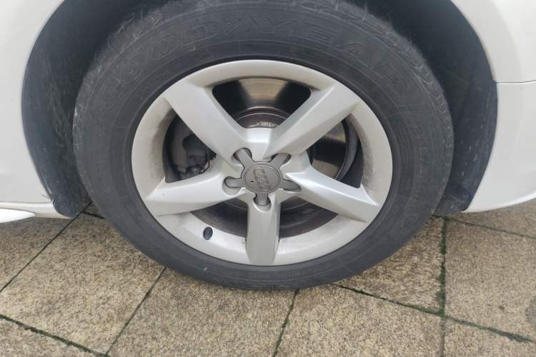 Used Audi A4L 2013 35 TFSI Automatic Standard Model Right Front Wheel Hub