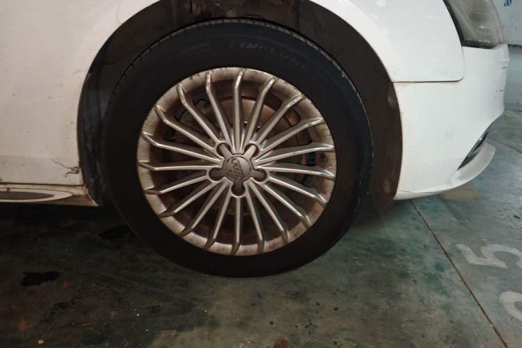 Used Audi A4L 2013 35 TFSI Automatic Technology Edition Right Front Wheel Hub