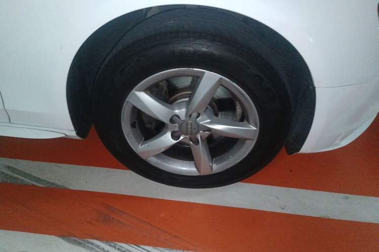 Used Audi A4L 2013 35 TFSI Automatic Comfort Model Right Front Wheel Hub