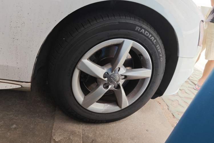 Used Audi A4L 2013 30 TFSI Automatic Comfort Model Right Front Wheel Hub
