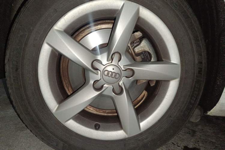 Used Audi A4L 2013 35 TFSI Automatic Standard Model Right Front Wheel Hub