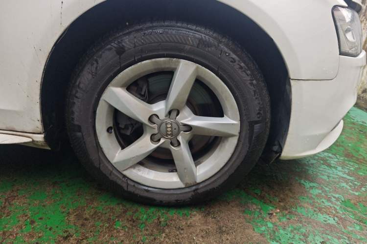 Used Audi A4L 2013 35 TFSI Automatic Standard Model Right Front Wheel Hub